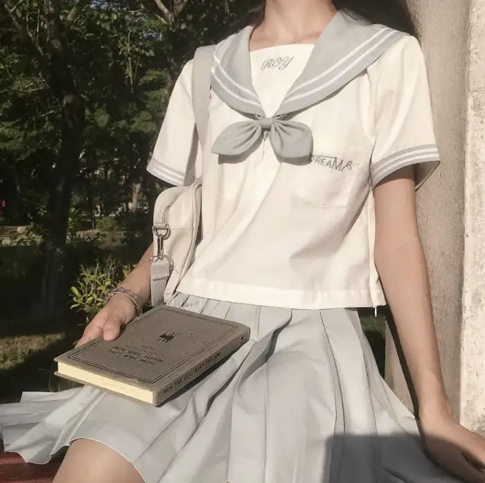 马戏女郎封面